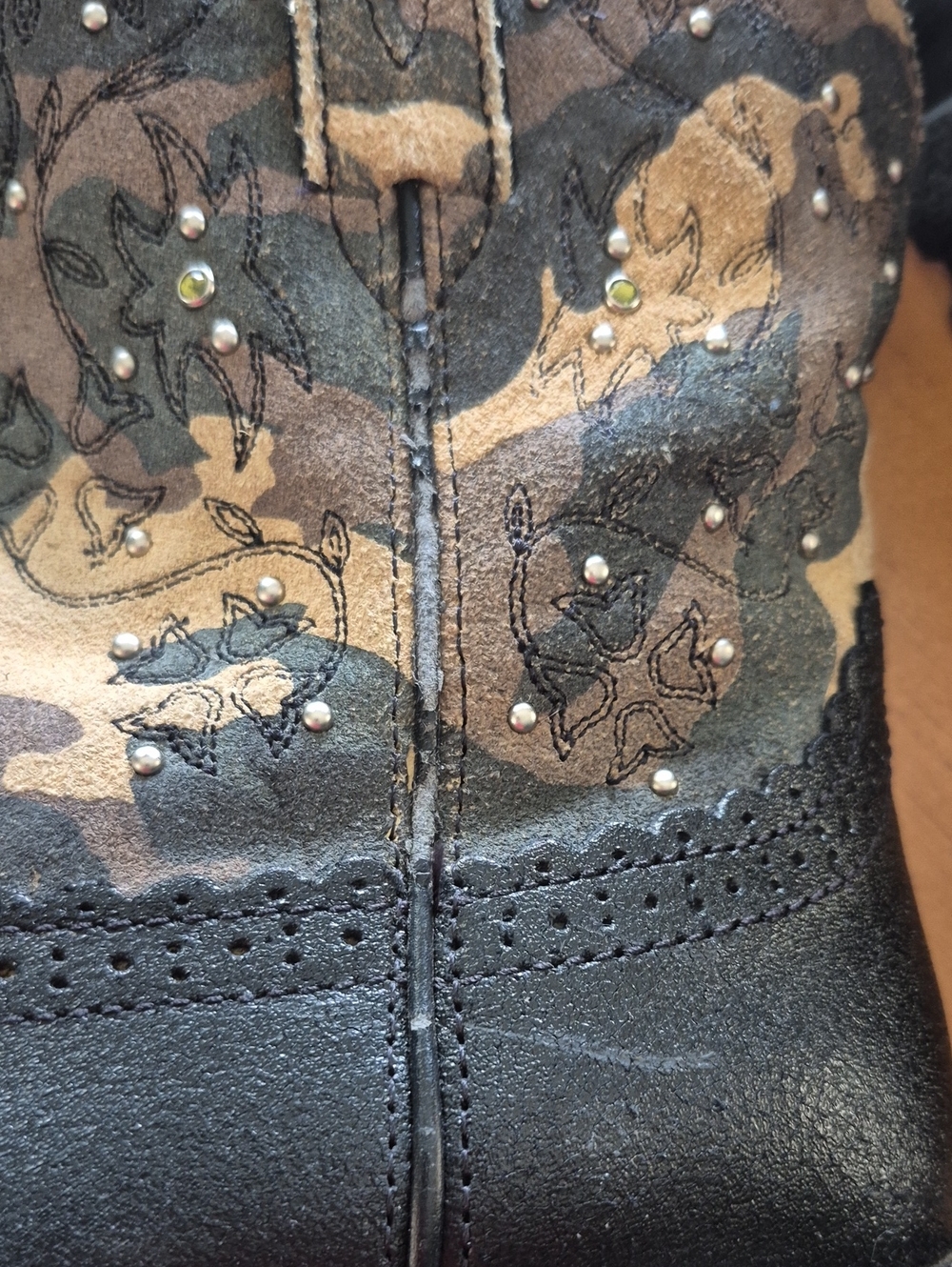 Ariat Fatbaby Black and Tan Camo Western Boots with Stud Accents. Size 8.5 - Picture 10 of 13